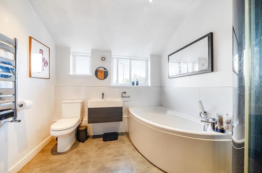 3 Bedroom Terraced for Sale in South Croydon, CR2 6JE