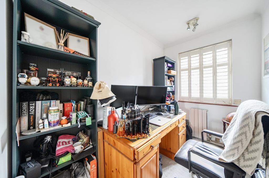 3 Bedroom Terraced for Sale in South Croydon, CR2 6JE