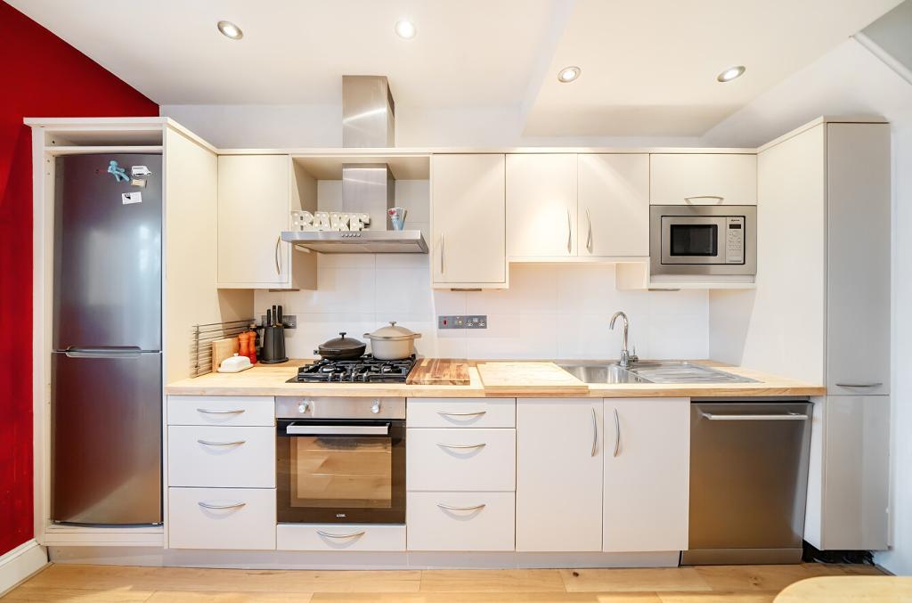 3 Bedroom Terraced for Sale in South Croydon, CR2 6JE