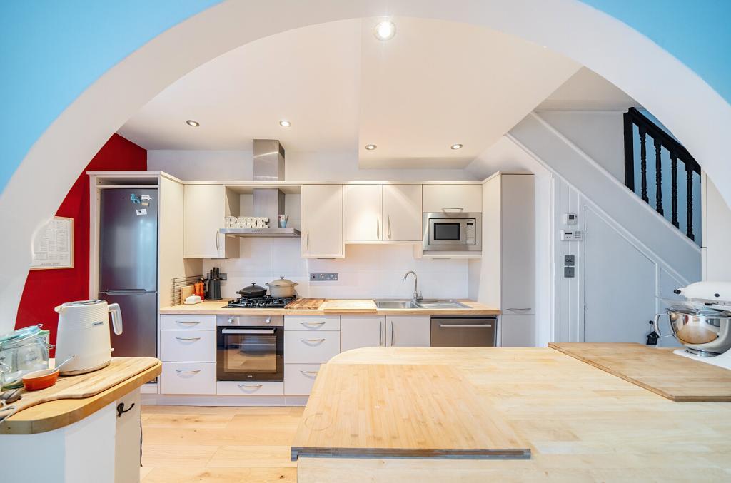 3 Bedroom Terraced for Sale in South Croydon, CR2 6JE