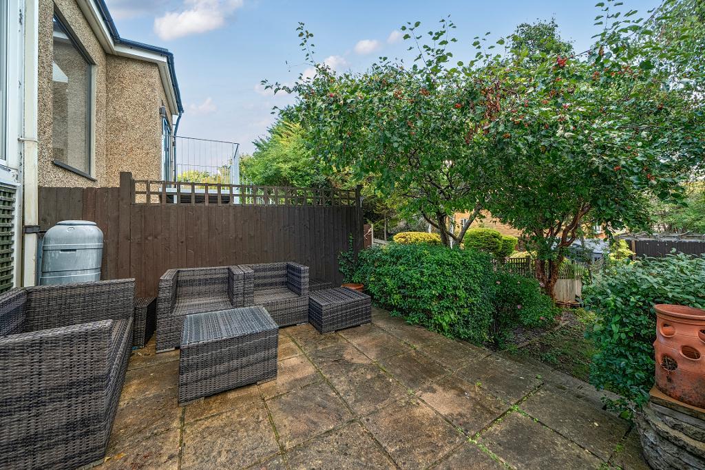 3 Bedroom Terraced for Sale in South Croydon, CR2 6JE