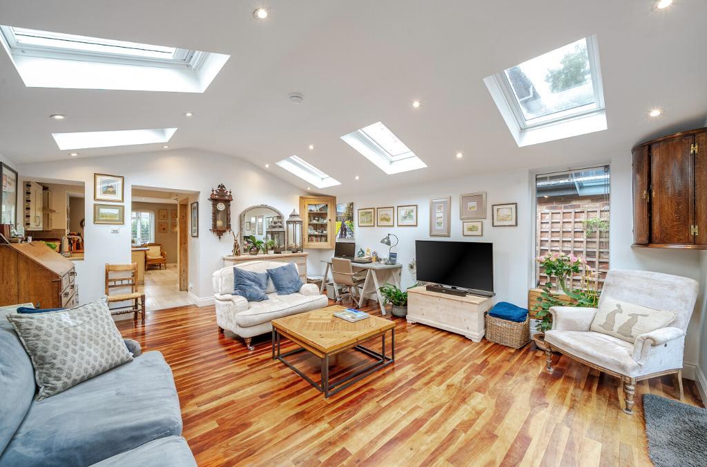2 Bedroom End Terraced for Sale in South Croydon, CR2 9DE