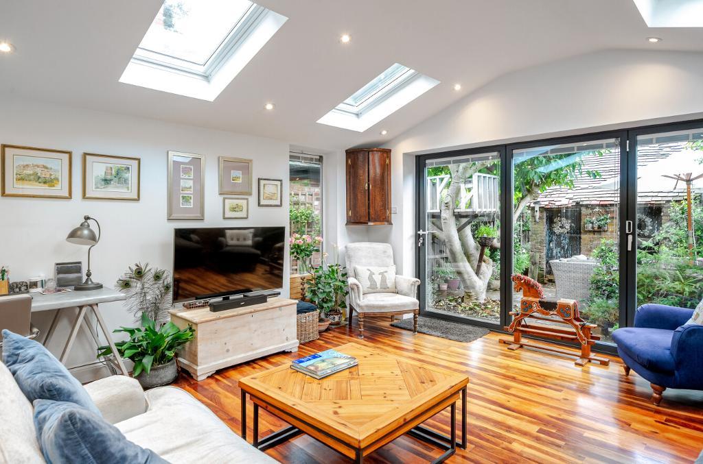 2 Bedroom End Terraced for Sale in South Croydon, CR2 9DE