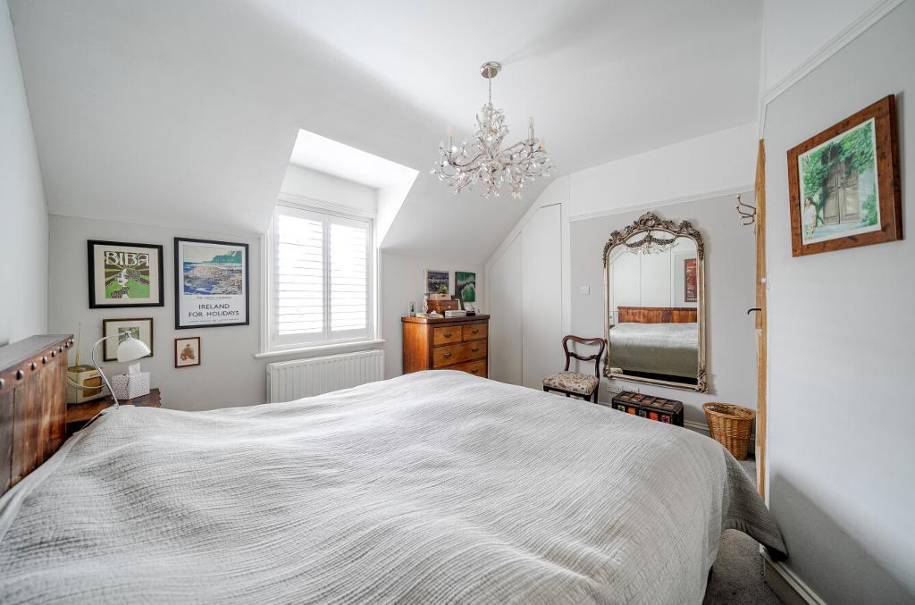 2 Bedroom End Terraced for Sale in South Croydon, CR2 9DE