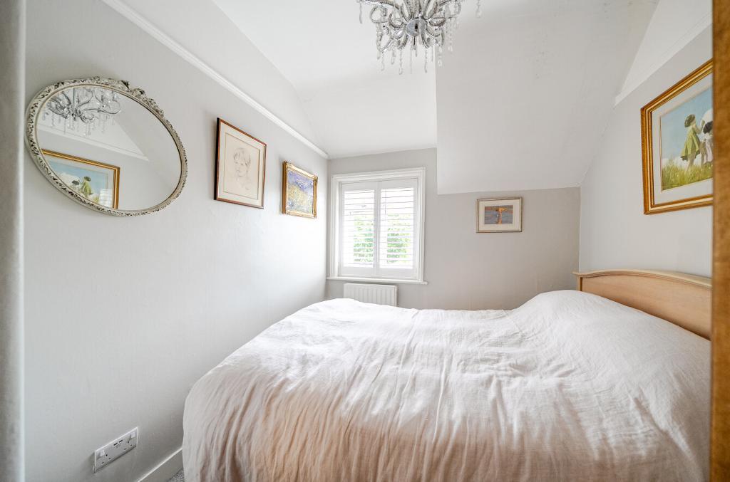 2 Bedroom End Terraced for Sale in South Croydon, CR2 9DE