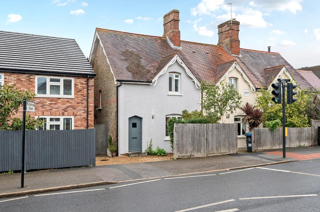 2 Bedroom End Terraced for Sale in South Croydon, CR2 9DE