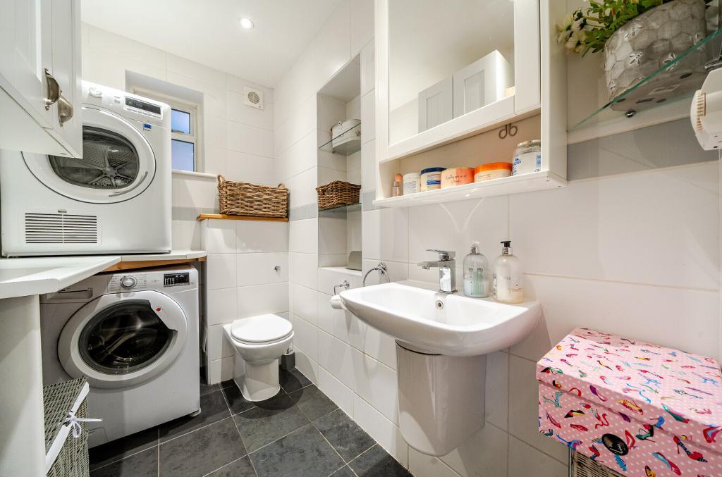 2 Bedroom End Terraced for Sale in South Croydon, CR2 9DE