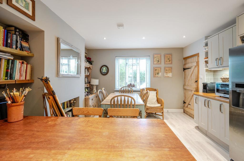 2 Bedroom End Terraced for Sale in South Croydon, CR2 9DE