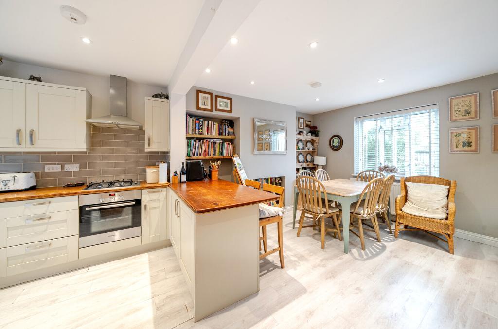 2 Bedroom End Terraced for Sale in South Croydon, CR2 9DE