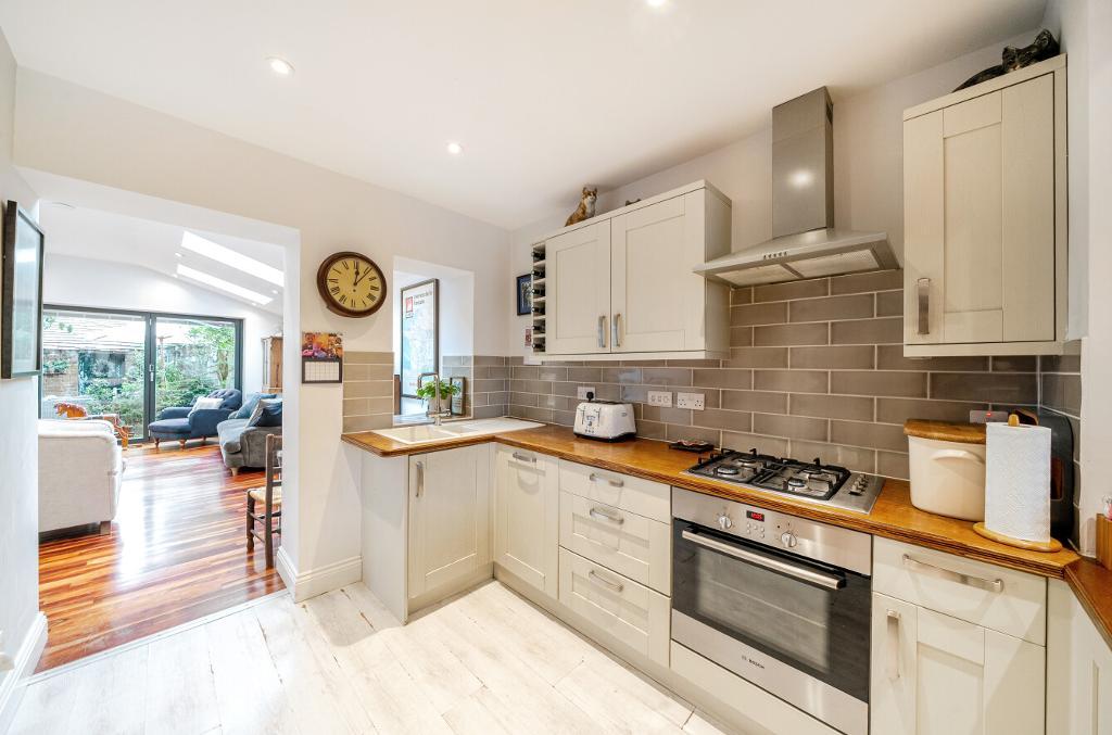 2 Bedroom End Terraced for Sale in South Croydon, CR2 9DE