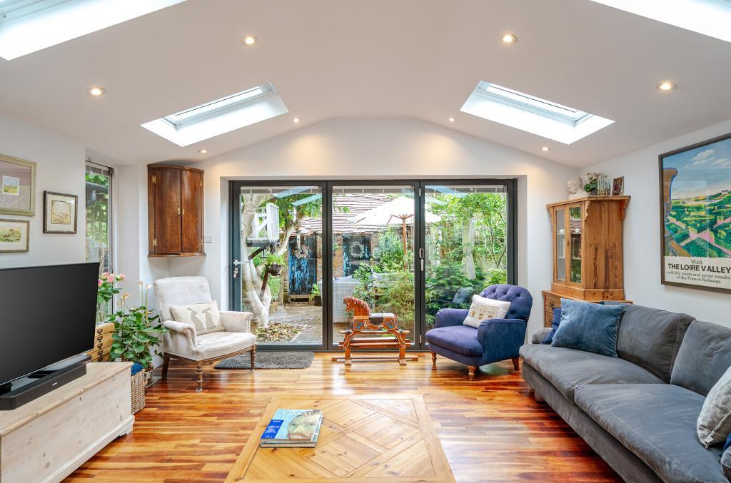 2 Bedroom End Terraced for Sale in South Croydon, CR2 9DE