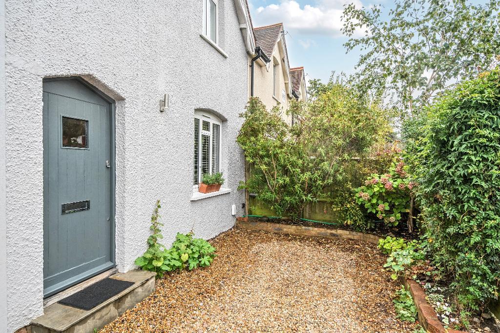 2 Bedroom End Terraced for Sale in South Croydon, CR2 9DE
