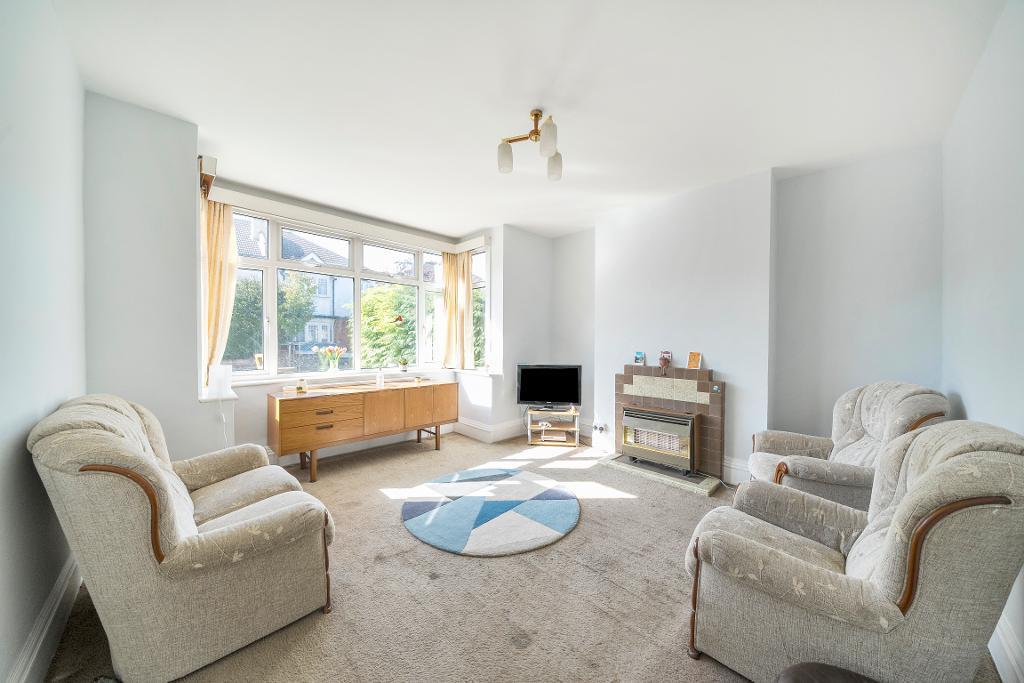 4 Bedroom Semi-Detached for Sale in Sanderstead, CR2 0NW