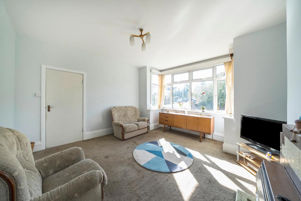 4 Bedroom Semi-Detached for Sale in Sanderstead, CR2 0NW