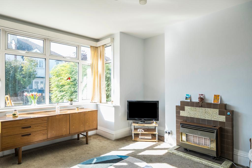 4 Bedroom Semi-Detached for Sale in Sanderstead, CR2 0NW