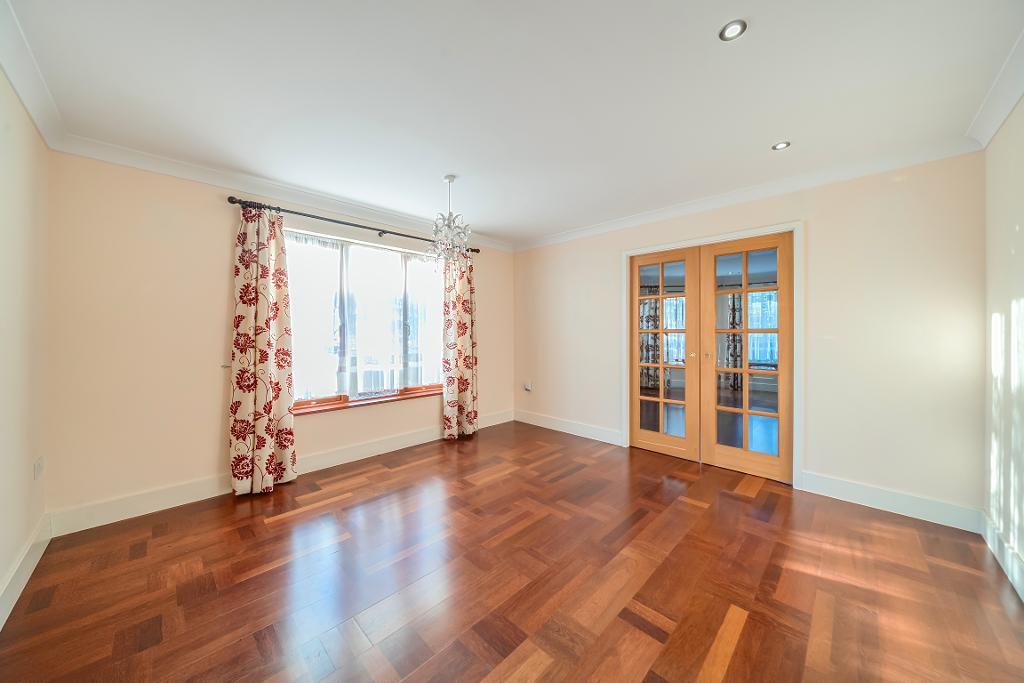 3 Bedroom Detached for Sale in South Croydon, CR2 9NN