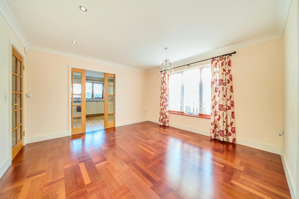 3 Bedroom Detached for Sale in South Croydon, CR2 9NN