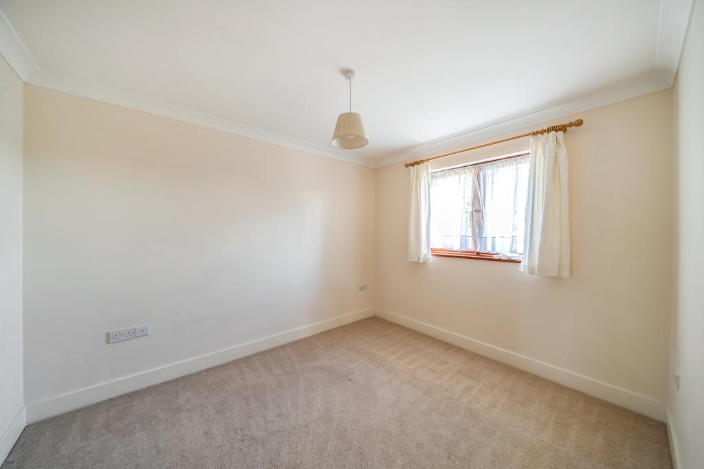 3 Bedroom Detached for Sale in South Croydon, CR2 9NN