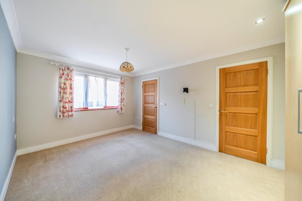 3 Bedroom Detached for Sale in South Croydon, CR2 9NN