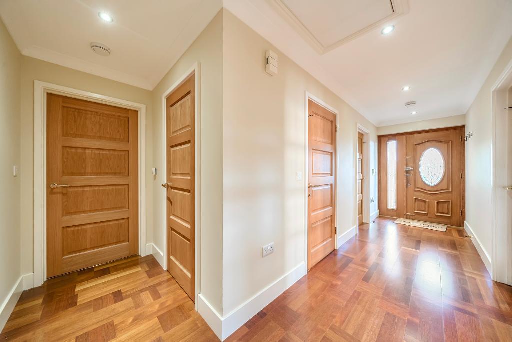 3 Bedroom Detached for Sale in South Croydon, CR2 9NN