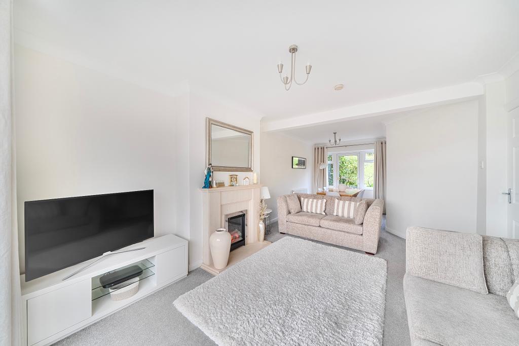 3 Bedroom Semi-Detached for Sale in Sanderstead, CR2 9NQ