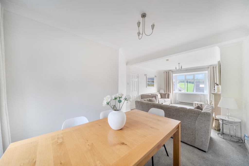 3 Bedroom Semi-Detached for Sale in Sanderstead, CR2 9NQ