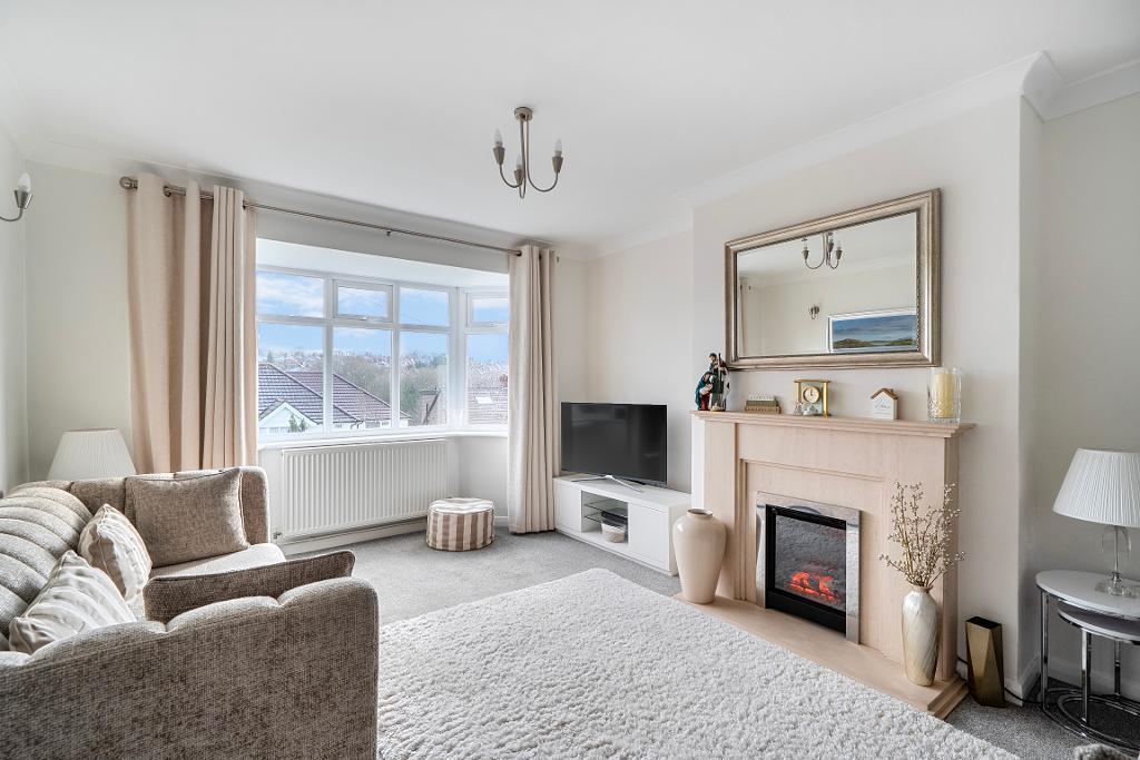 3 Bedroom Semi-Detached for Sale in Sanderstead, CR2 9NQ