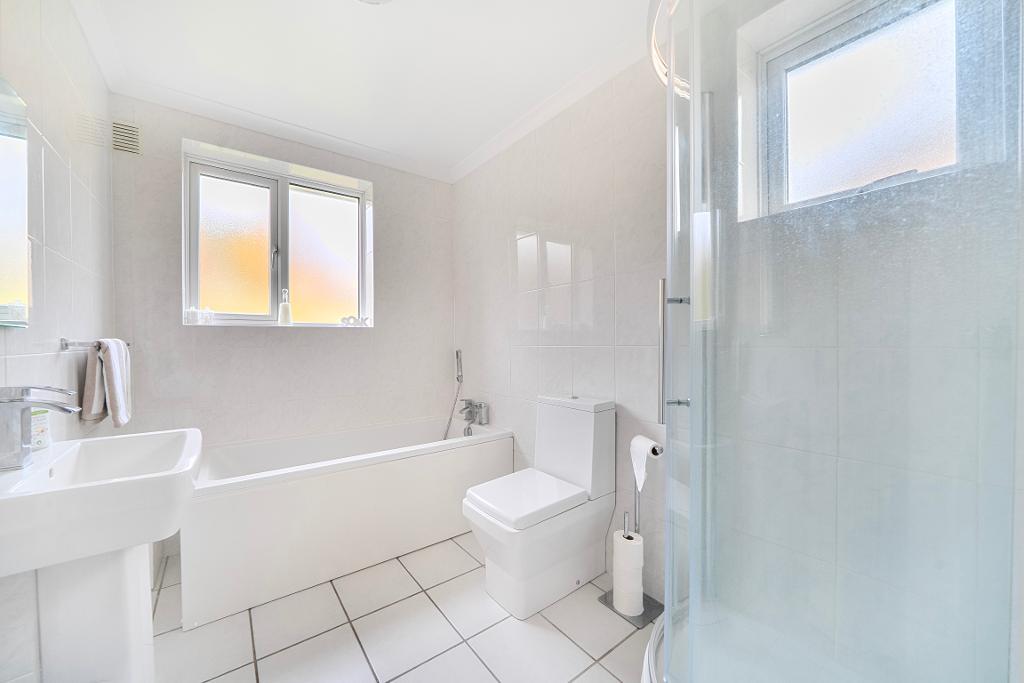 3 Bedroom Semi-Detached for Sale in Sanderstead, CR2 9NQ