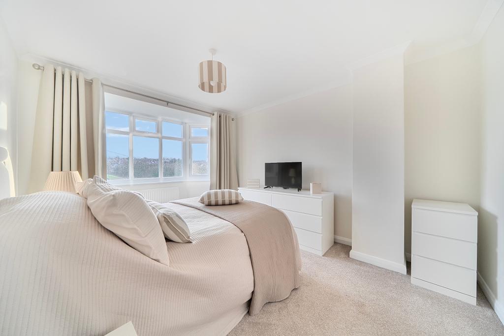 3 Bedroom Semi-Detached for Sale in Sanderstead, CR2 9NQ