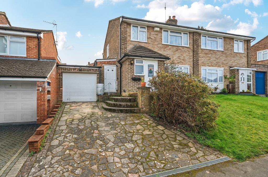 3 Bedroom Semi-Detached for Sale in South Croydon, CR2 8SF