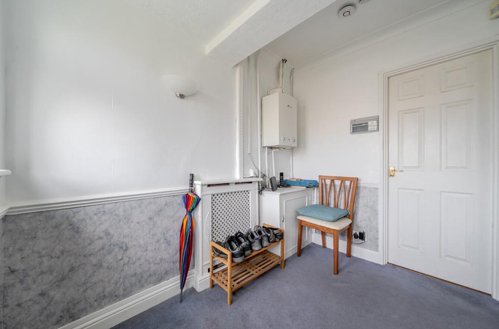 3 Bedroom Semi-Detached for Sale in South Croydon, CR2 8SF