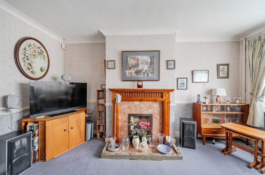 3 Bedroom Semi-Detached for Sale in South Croydon, CR2 8SF