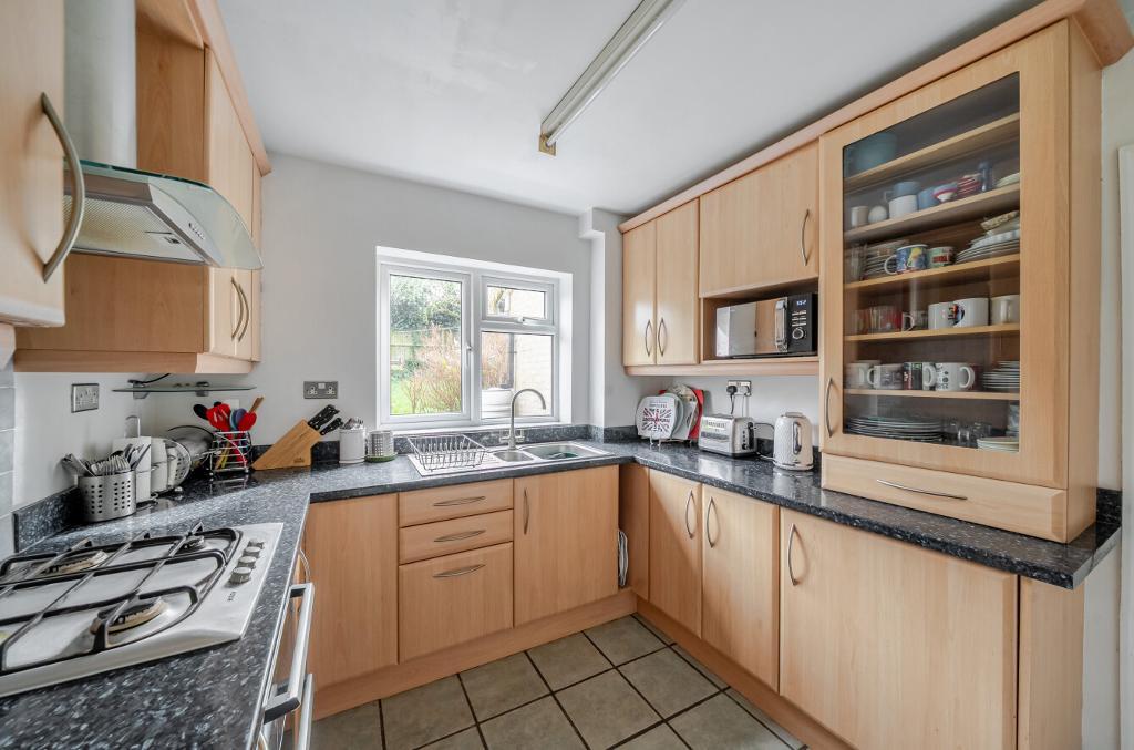 3 Bedroom Semi-Detached for Sale in South Croydon, CR2 8SF