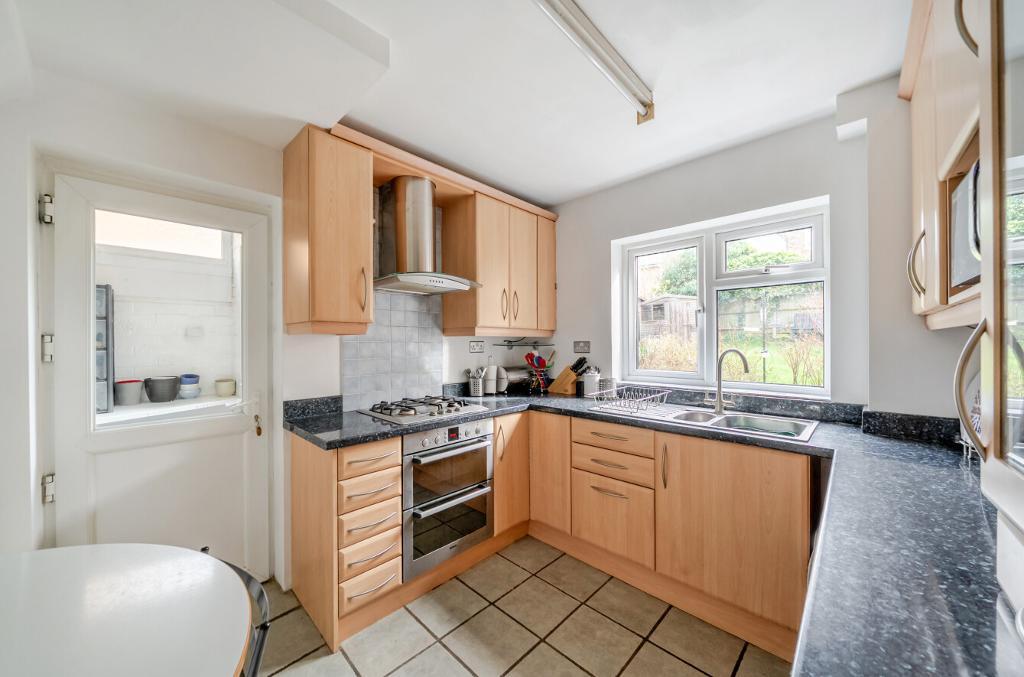 3 Bedroom Semi-Detached for Sale in South Croydon, CR2 8SF