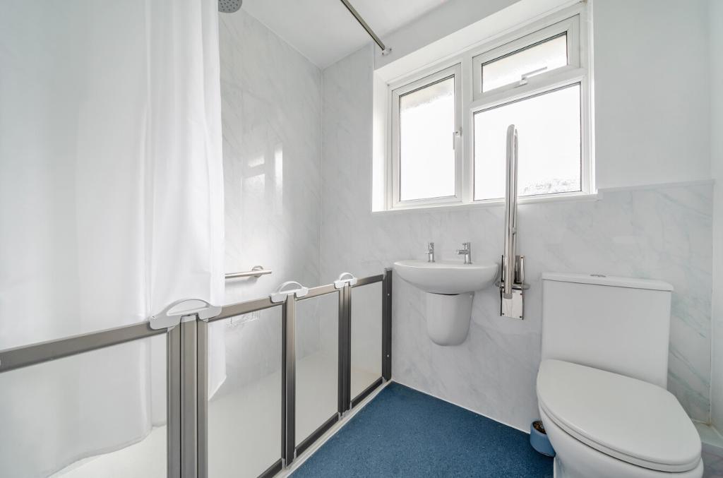 3 Bedroom Semi-Detached for Sale in South Croydon, CR2 8SF