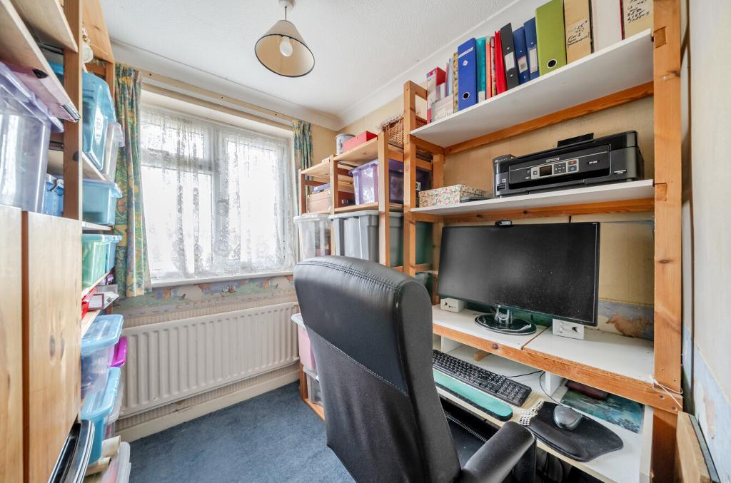 3 Bedroom Semi-Detached for Sale in South Croydon, CR2 8SF