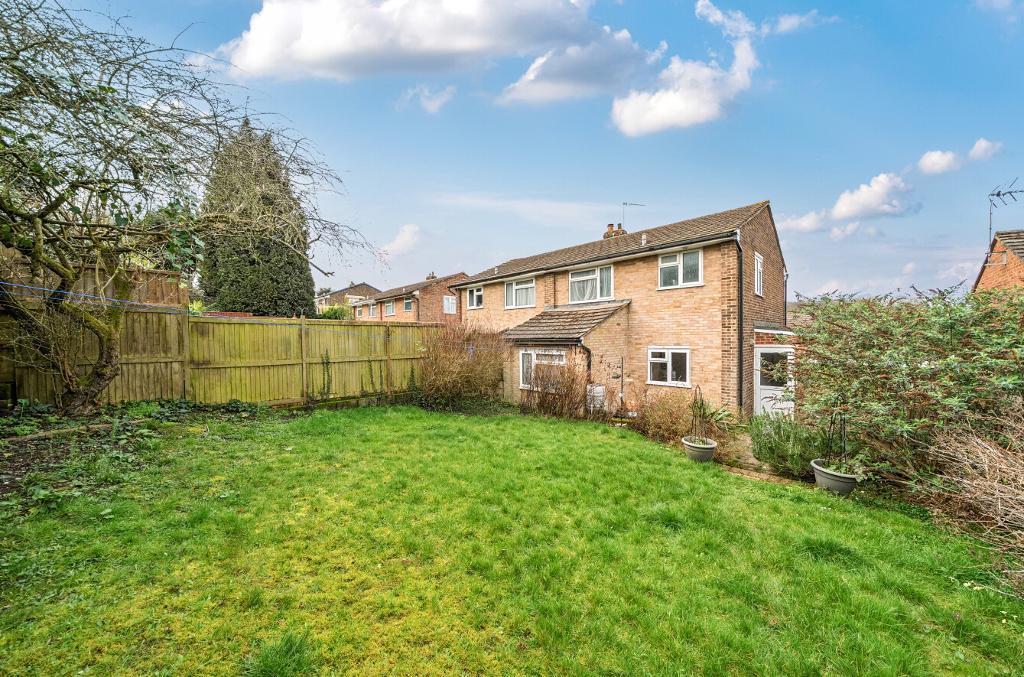 3 Bedroom Semi-Detached for Sale in South Croydon, CR2 8SF