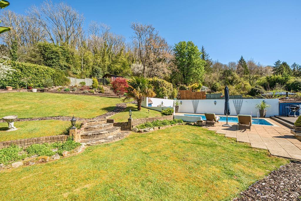 4 Bedroom Detached for Sale in Croydon, CR0 9AD