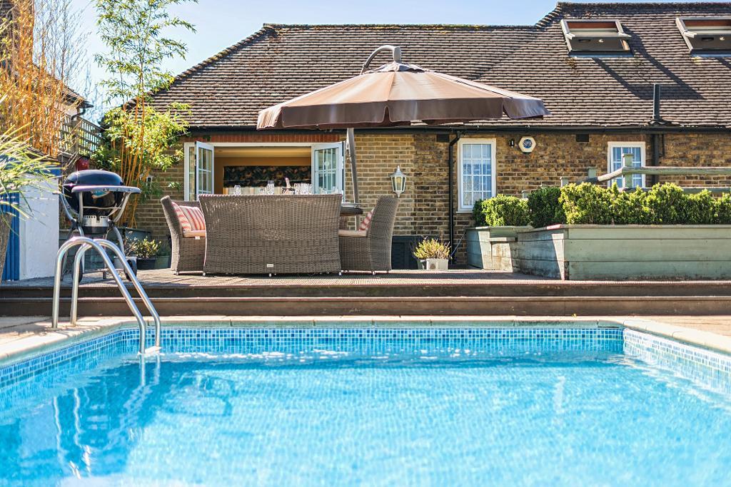 4 Bedroom Detached for Sale in Croydon, CR0 9AD