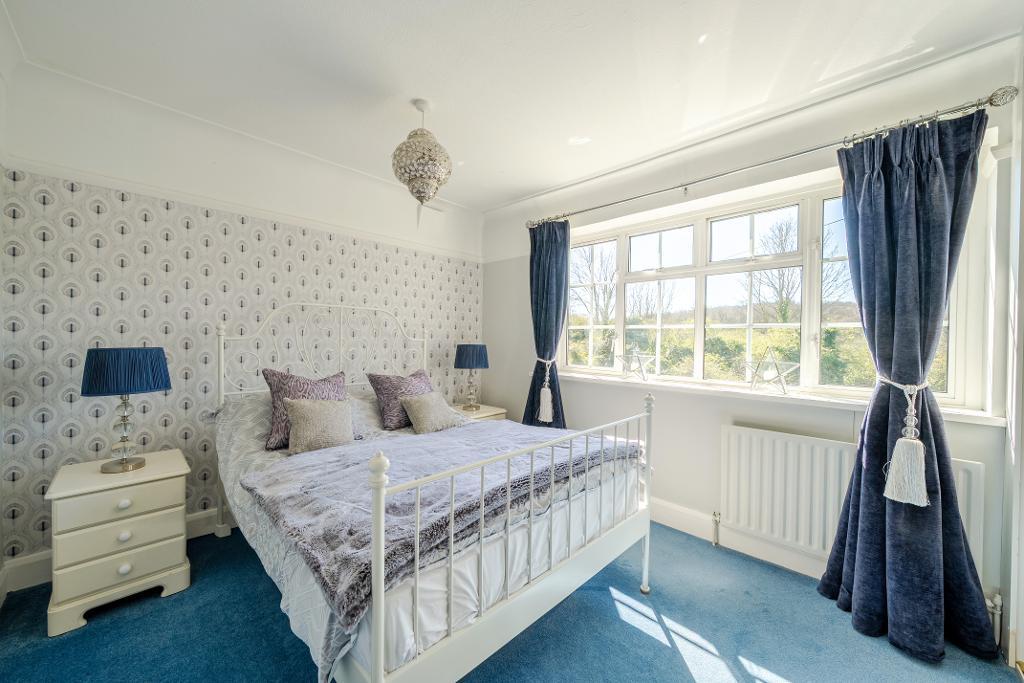 4 Bedroom Detached for Sale in Croydon, CR0 9AD