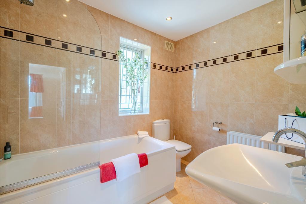 4 Bedroom Detached for Sale in Croydon, CR0 9AD