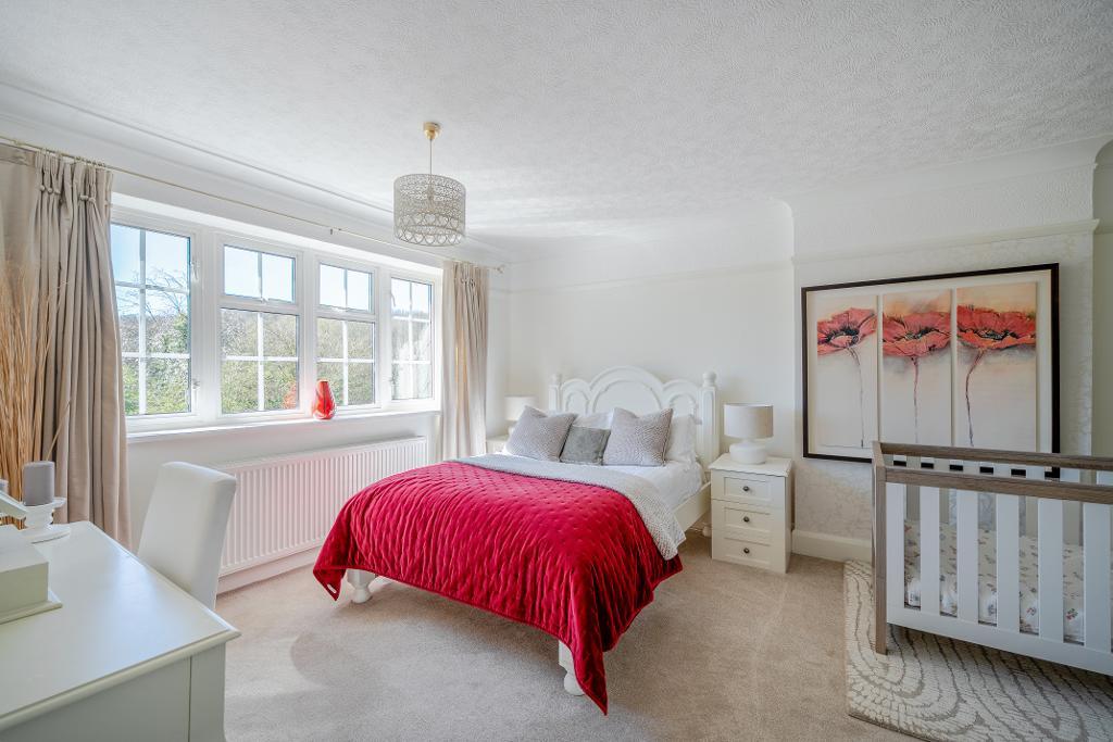 4 Bedroom Detached for Sale in Croydon, CR0 9AD