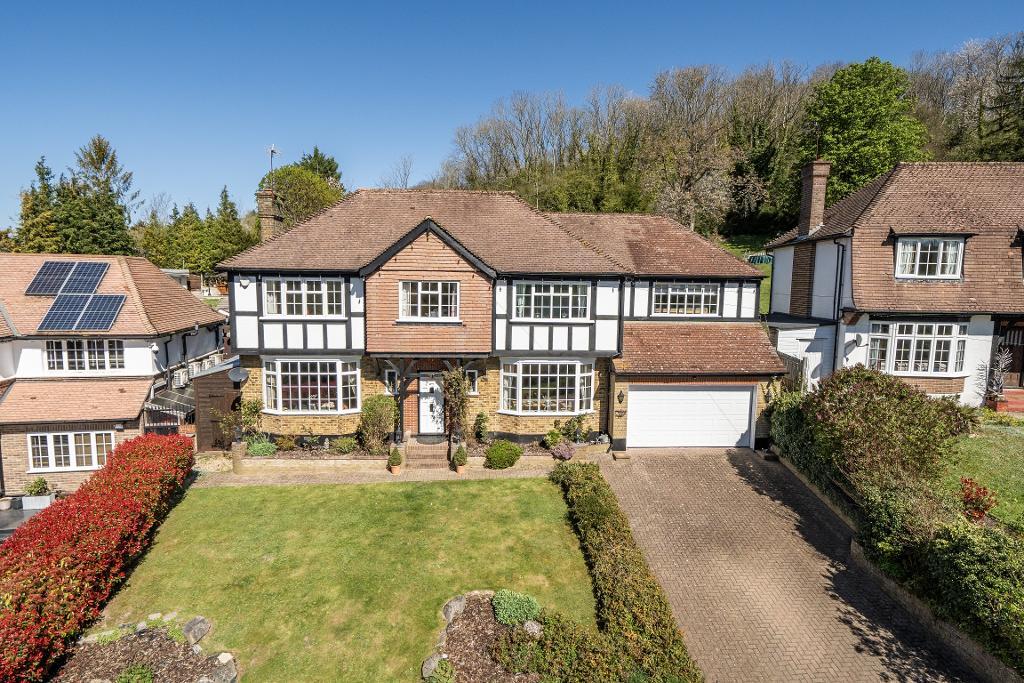 4 Bedroom Detached for Sale in Croydon, CR0 9AD