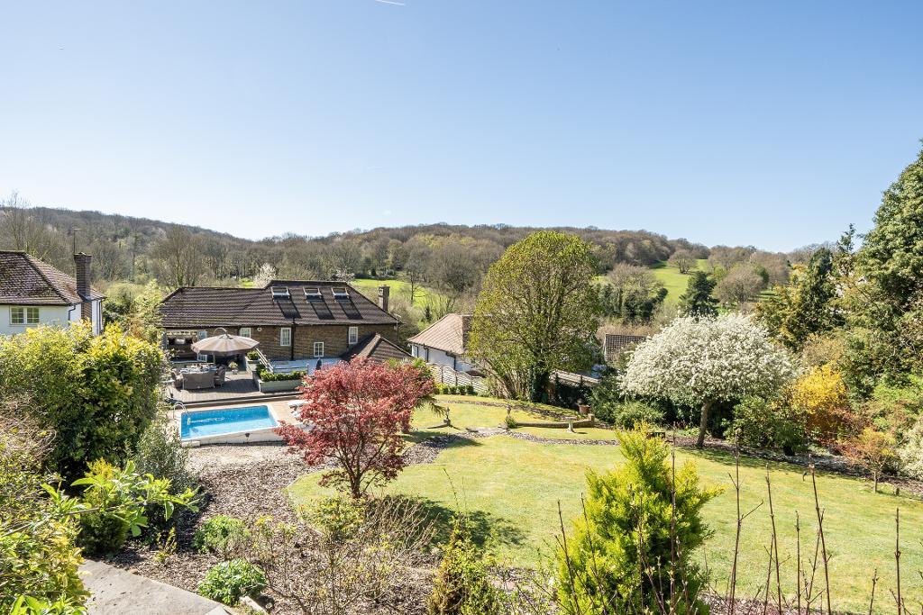 4 Bedroom Detached for Sale in Croydon, CR0 9AD