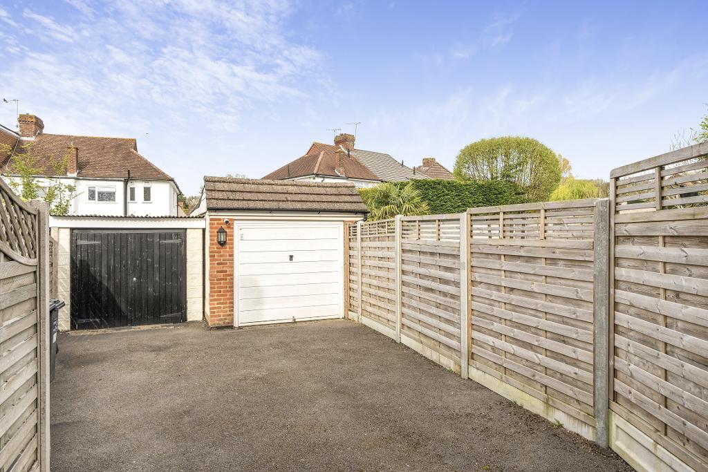 3 Bedroom Semi-Detached for Sale in Sanderstead, CR2 9DE