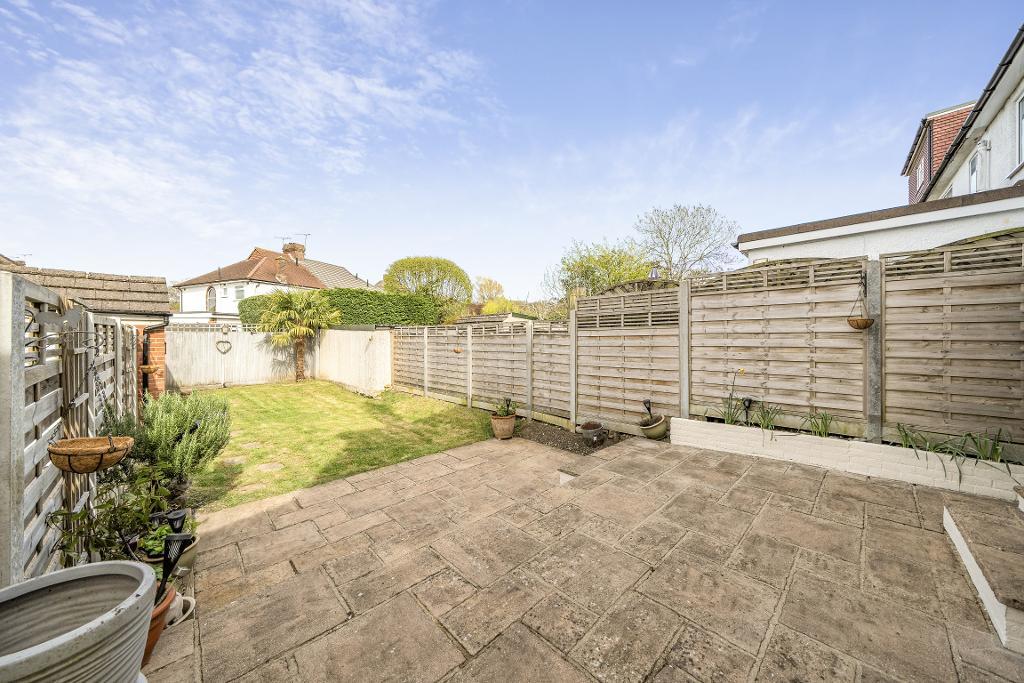 3 Bedroom Semi-Detached for Sale in Sanderstead, CR2 9DE