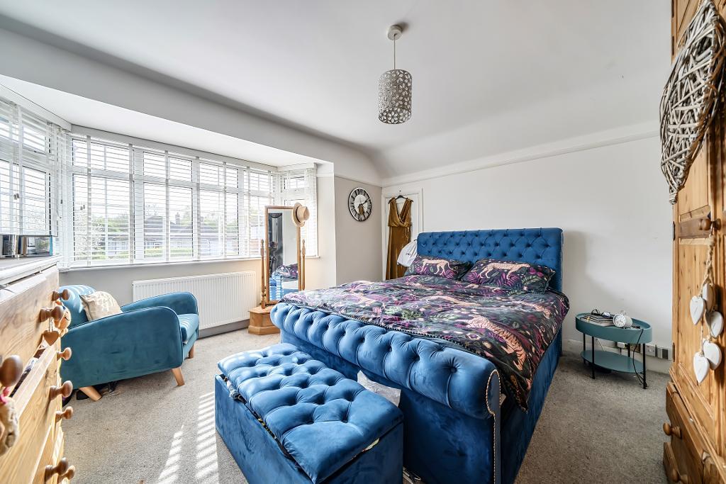 3 Bedroom Semi-Detached for Sale in Sanderstead, CR2 9DE