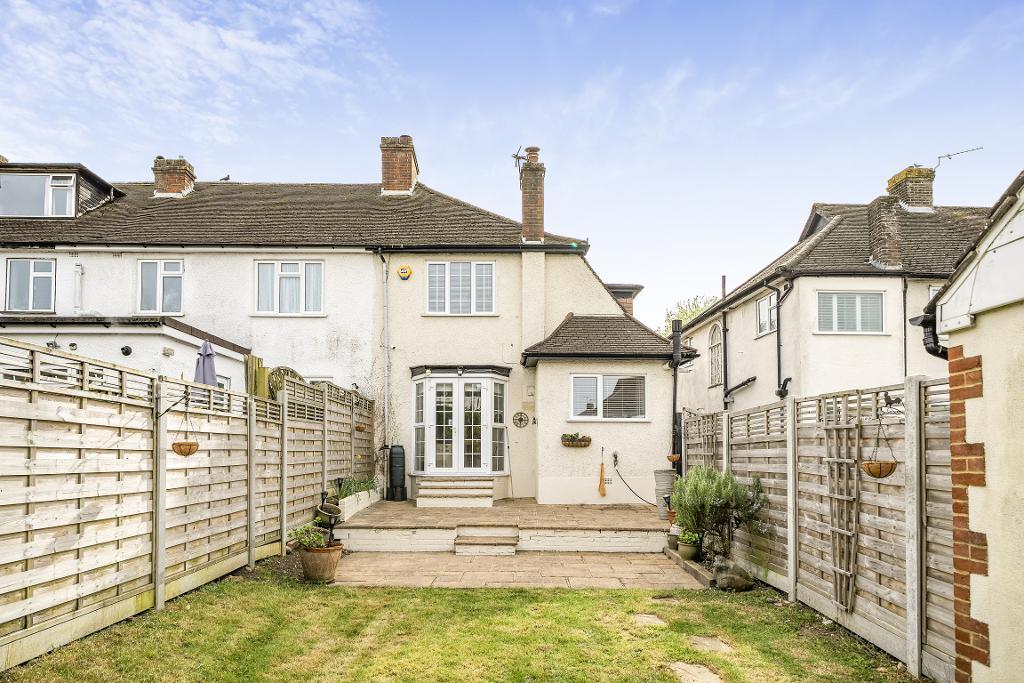 3 Bedroom Semi-Detached for Sale in Sanderstead, CR2 9DE