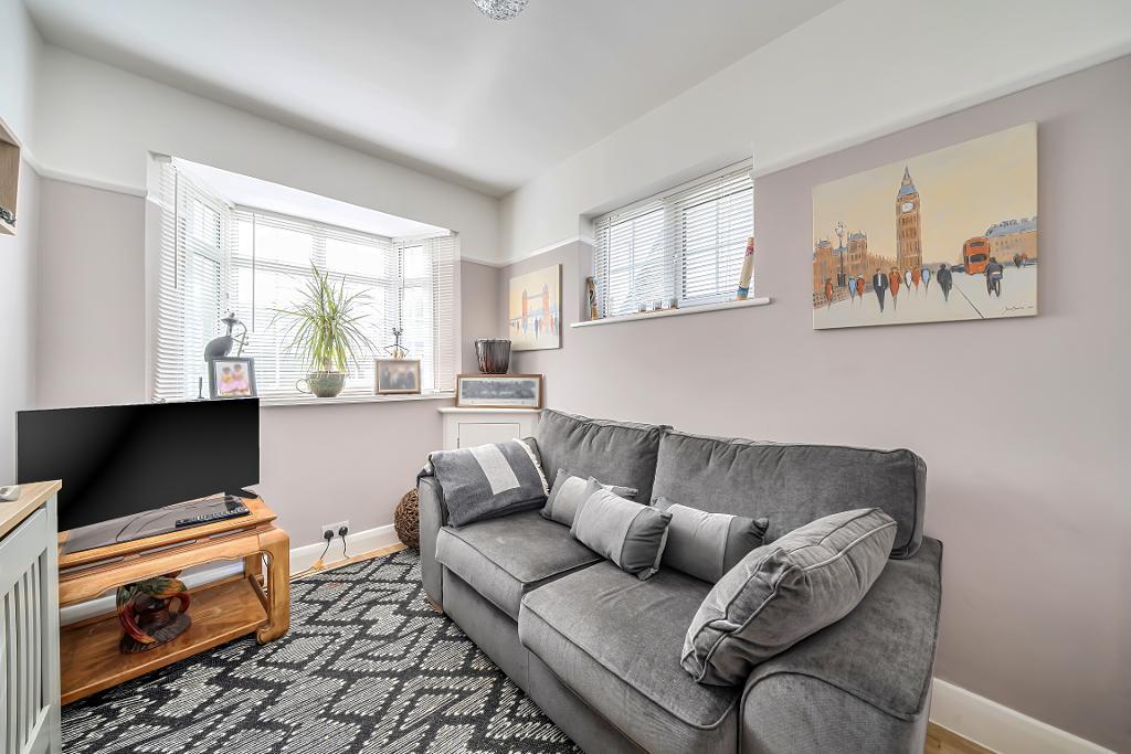 3 Bedroom Semi-Detached for Sale in Sanderstead, CR2 9DE