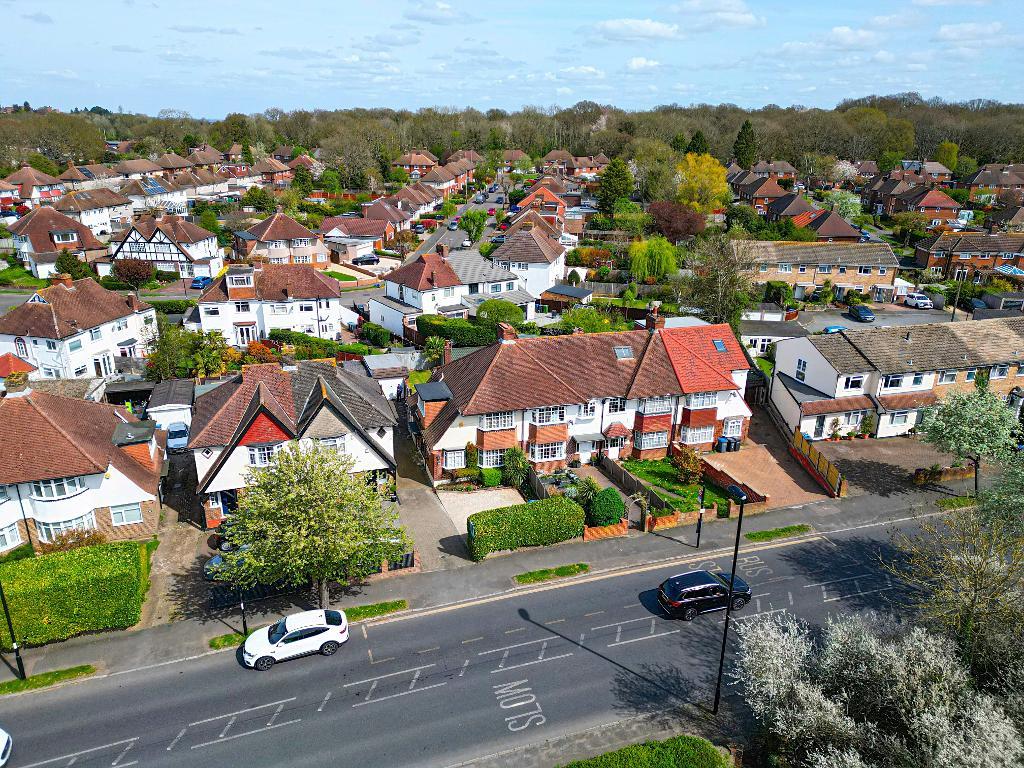 3 Bedroom Semi-Detached for Sale in Sanderstead, CR2 9DE